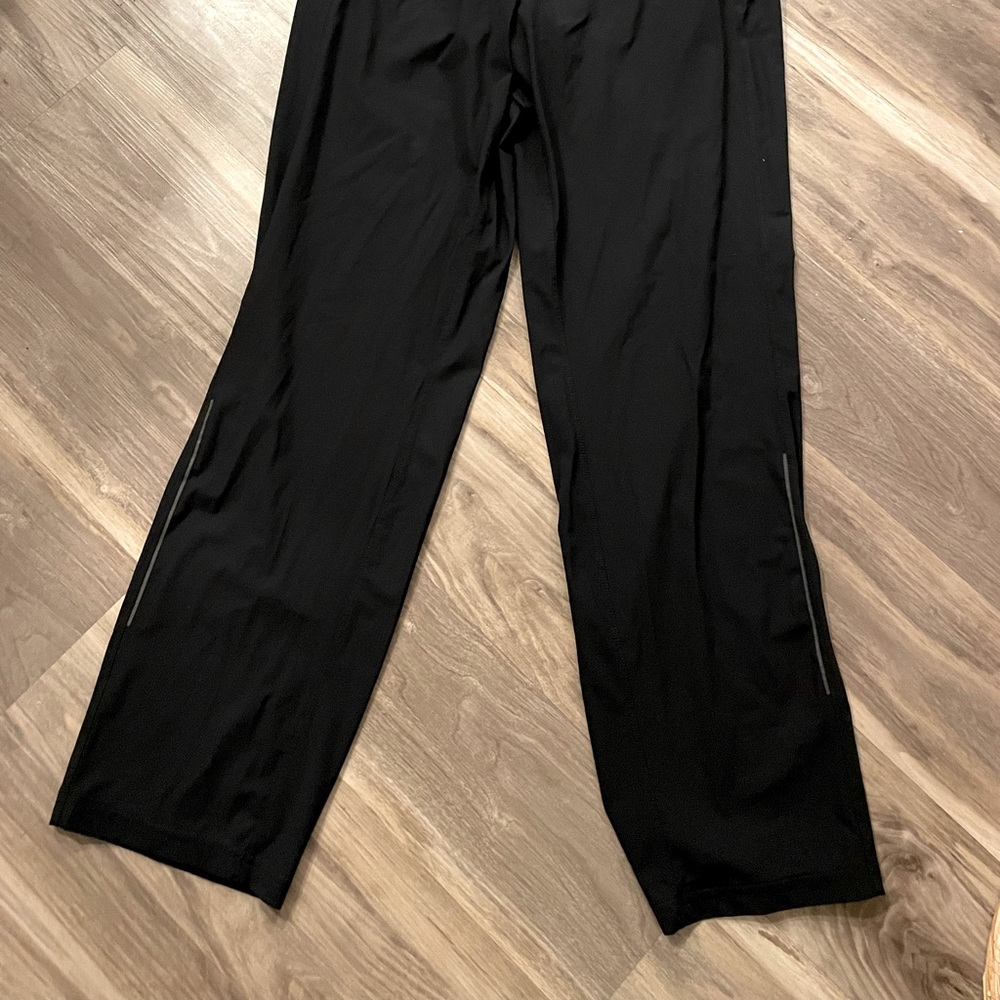 Lululemon black trousers size medium. Great condition.